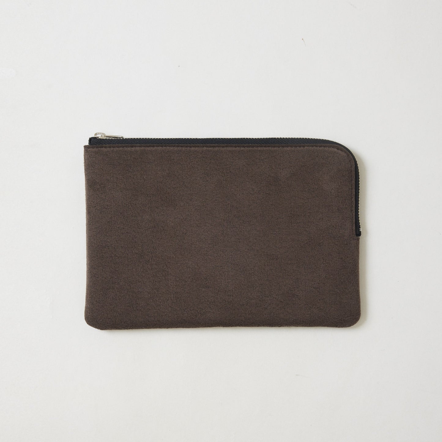 L-shaped zip pouch ミディアム bottle brown