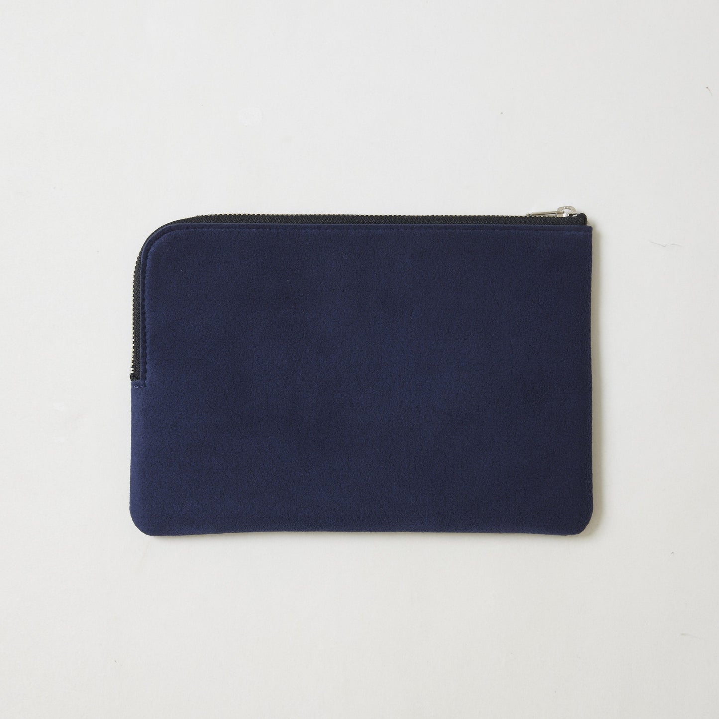 L-shaped zip pouch ミディアム navy