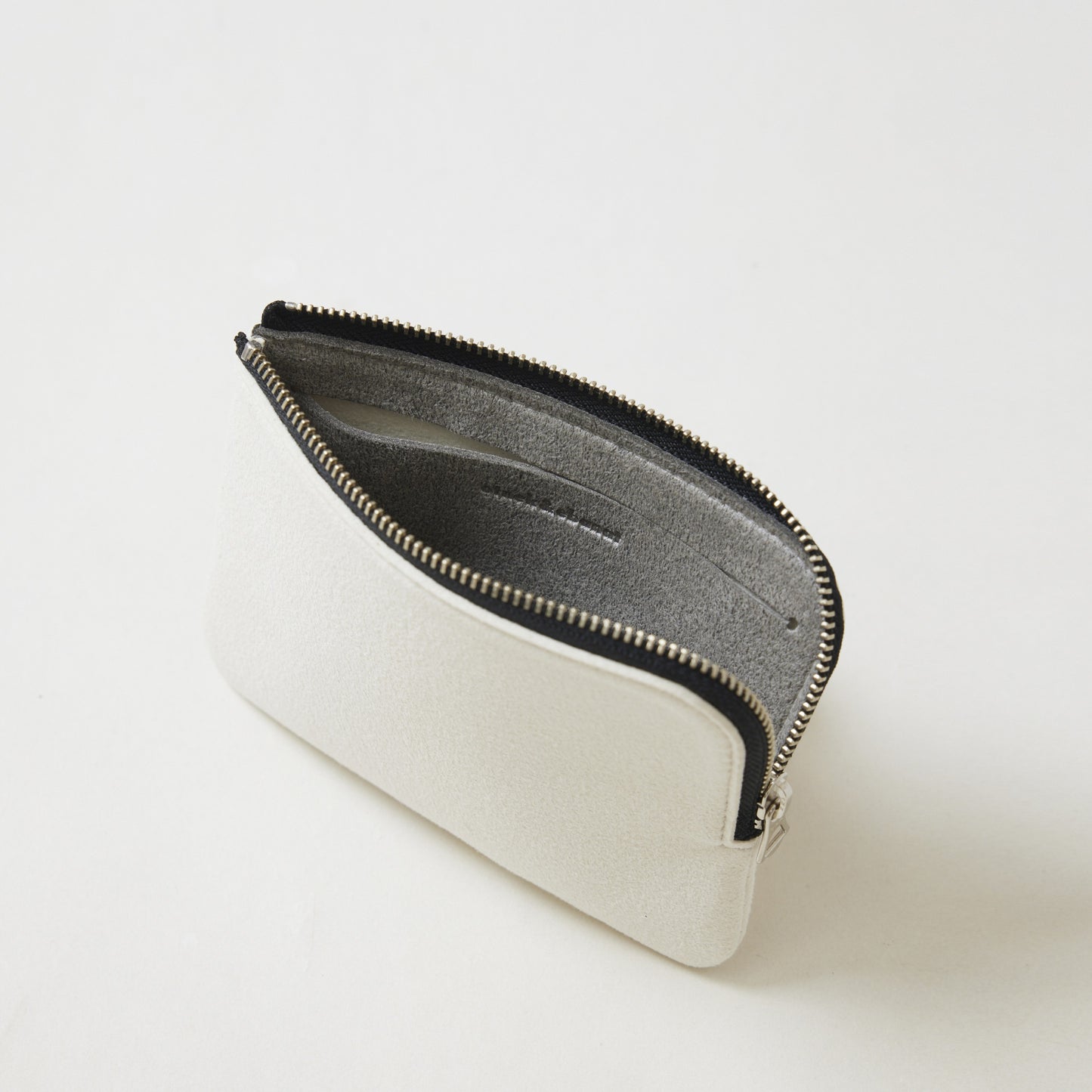 L-shaped zip pouch スモール off white