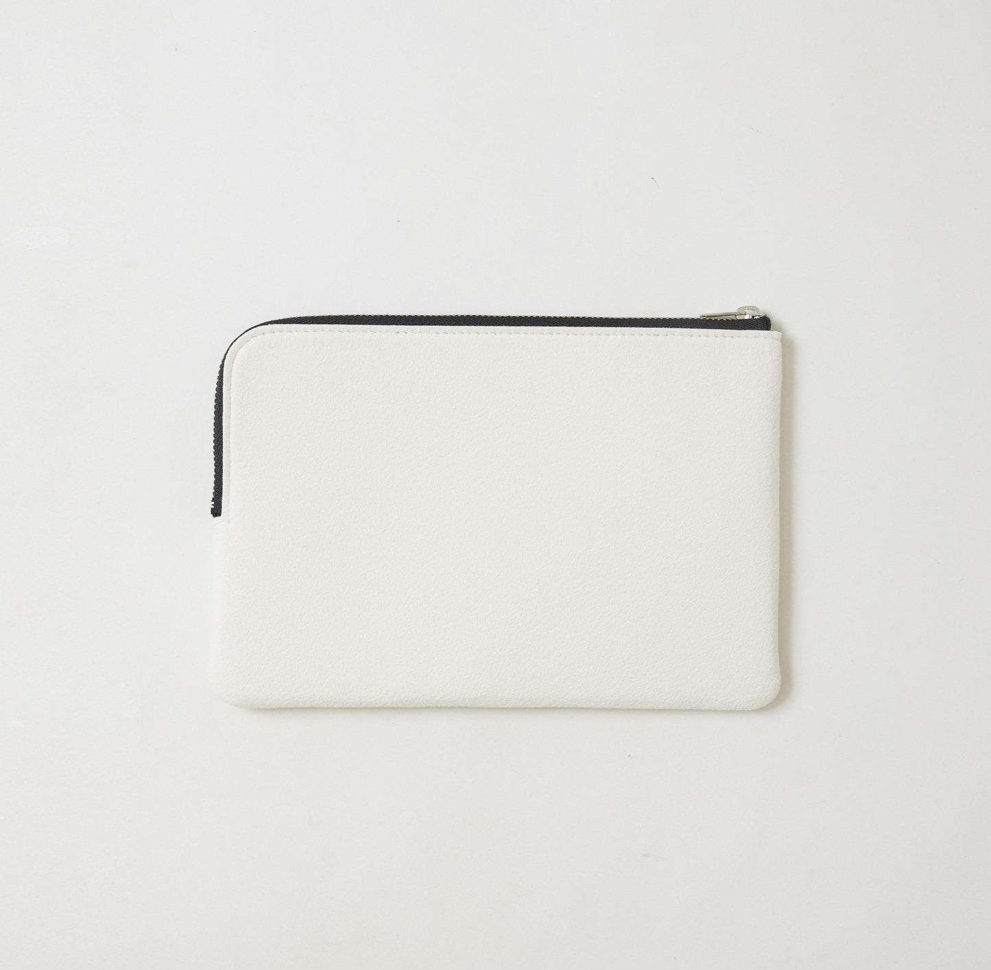 L-shaped zip pouch ミディアム off white
