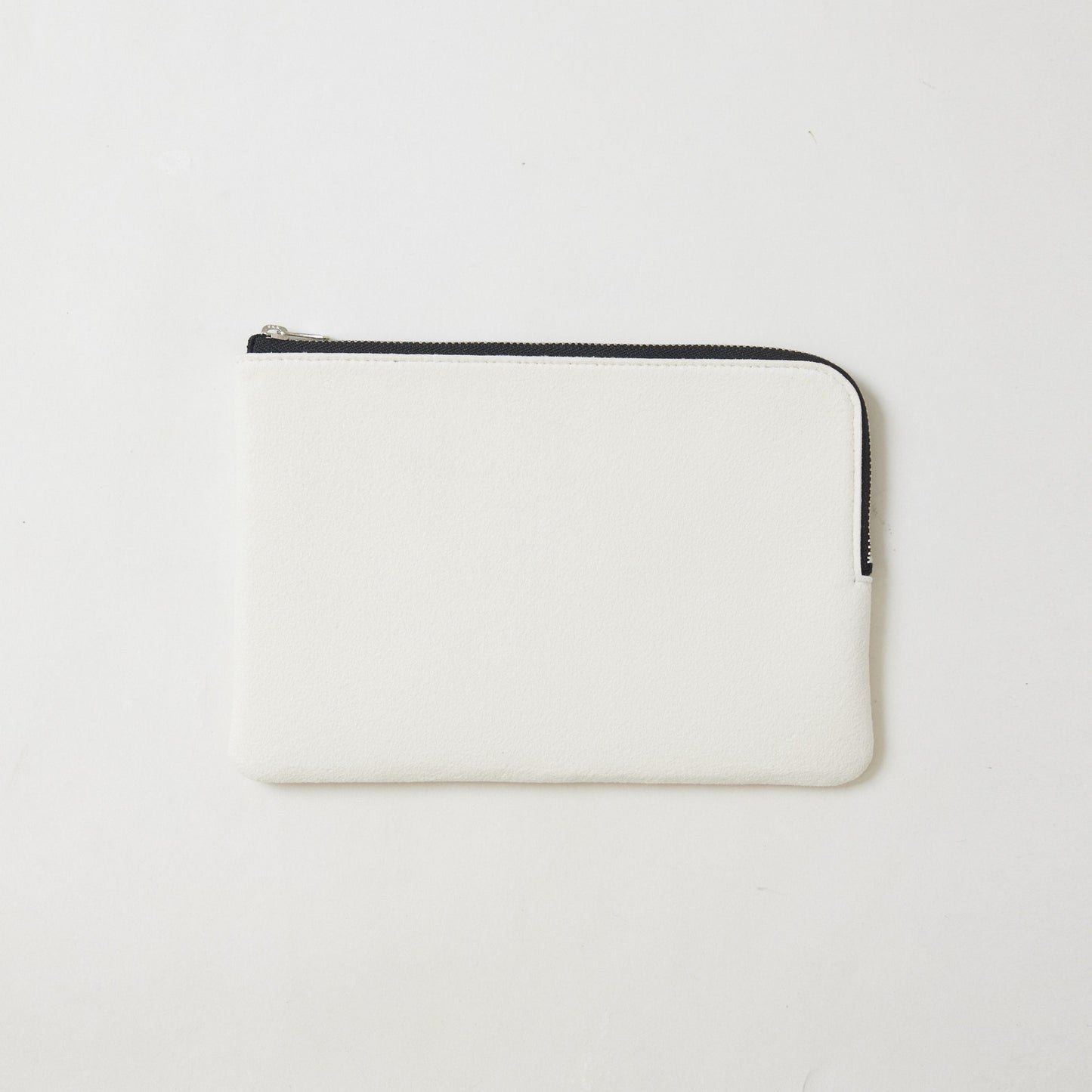 L-shaped zip pouch ミディアム off white