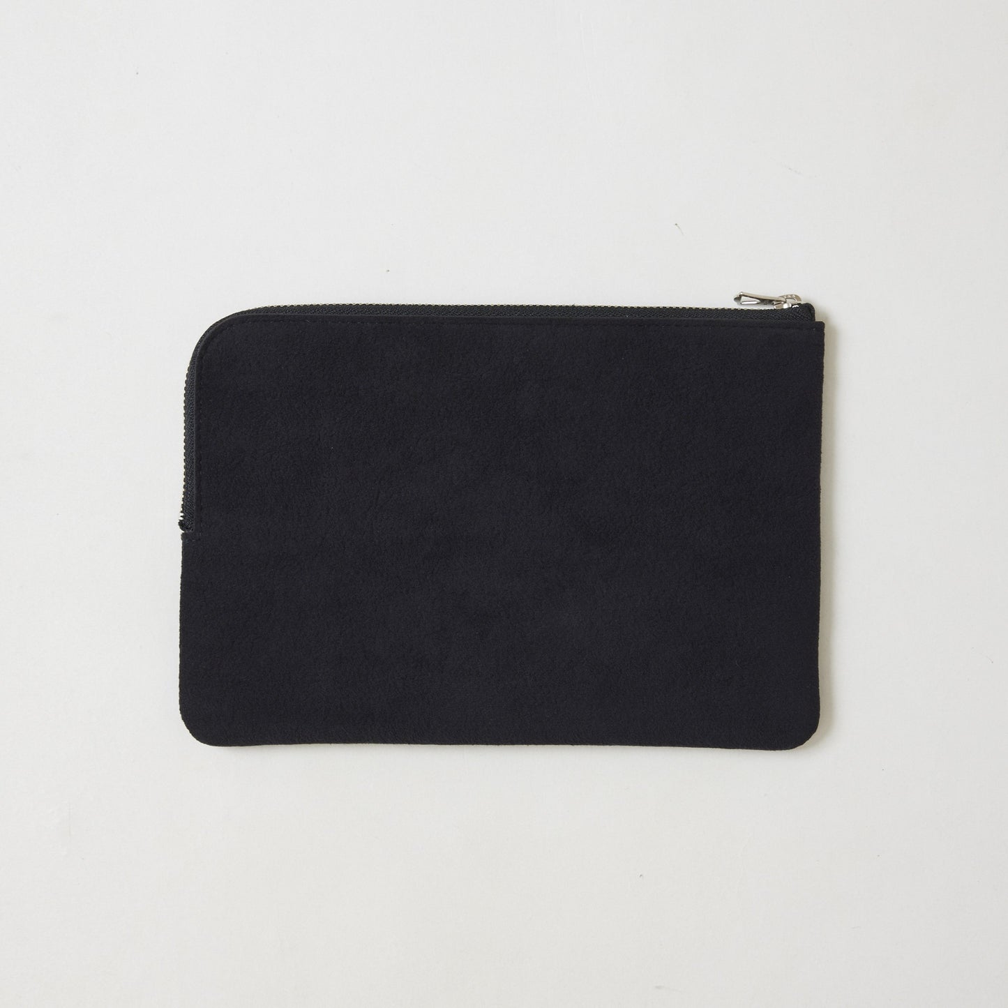 L-shaped zip pouch ミディアム Black