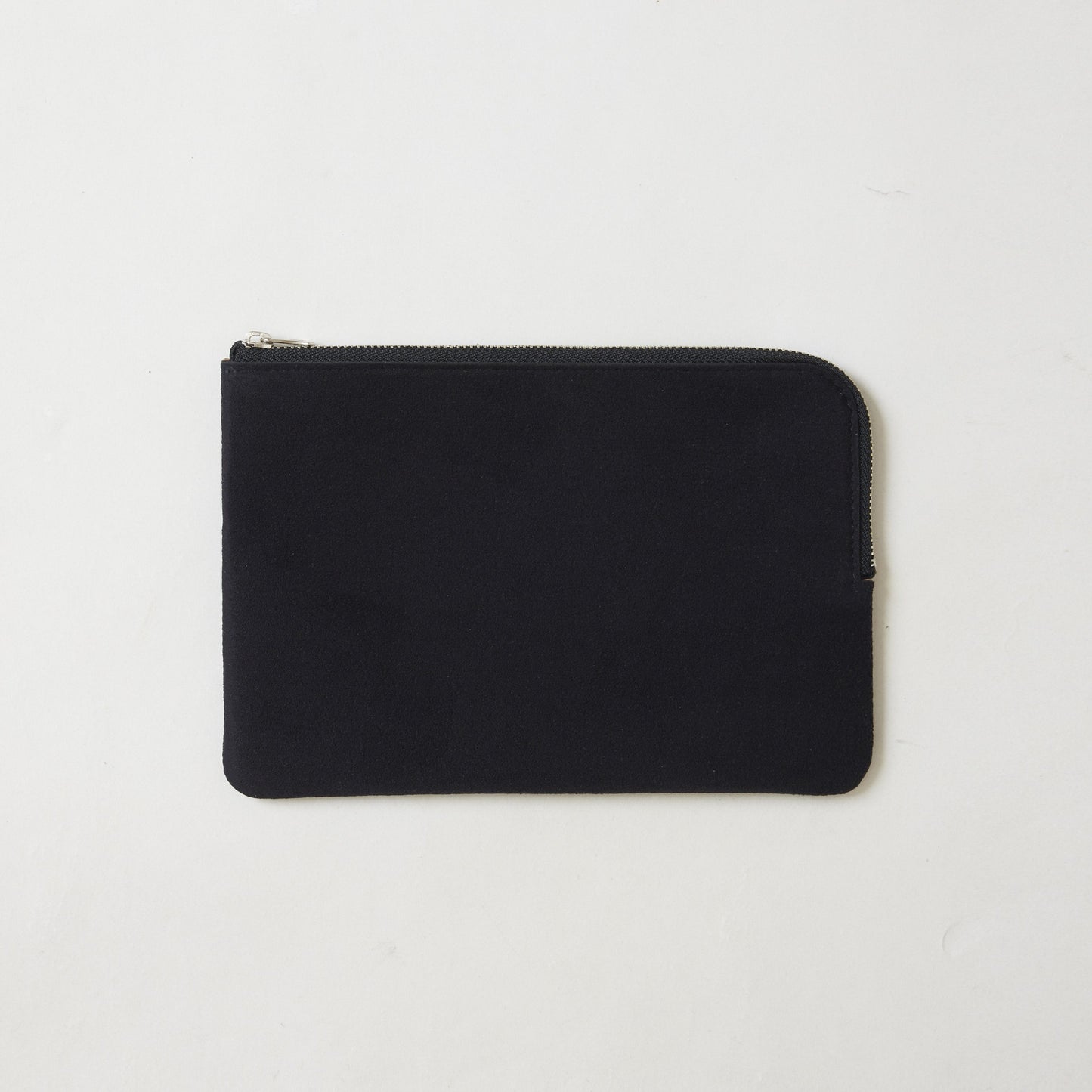 L-shaped zip pouch ミディアム Black