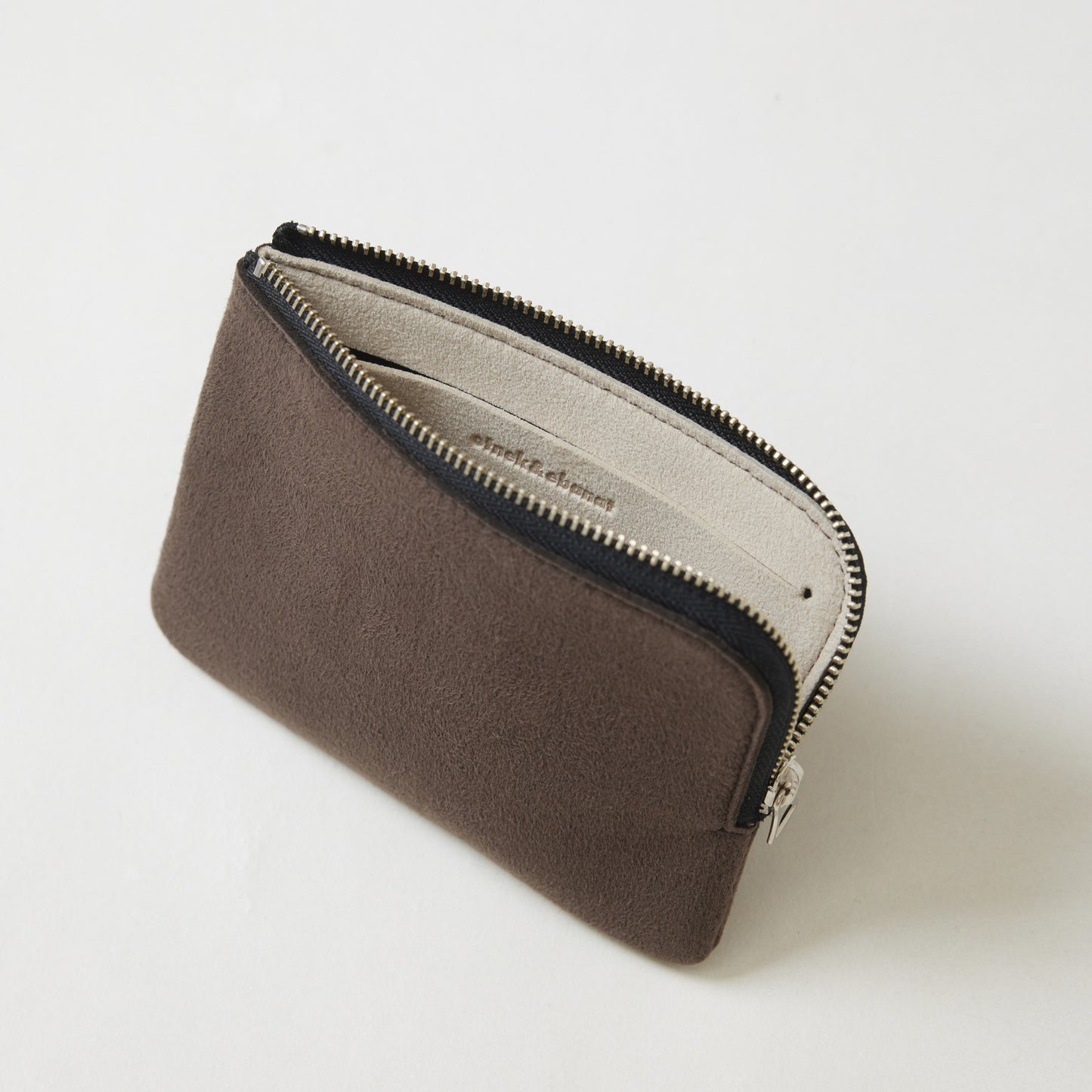 L-shaped zip pouch スモール bottle brown