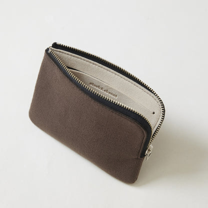 L-shaped zip pouch スモール bottle brown