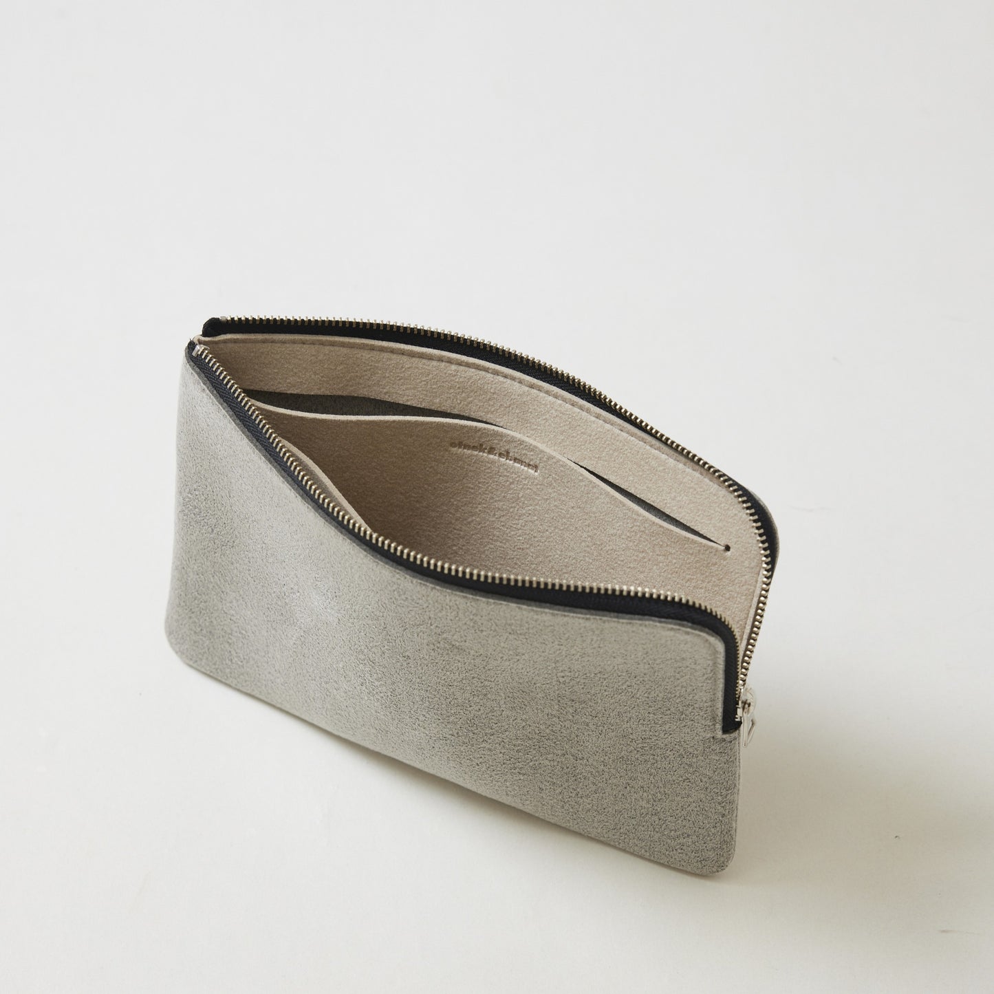 L-shaped zip pouch ミディアム mixgray