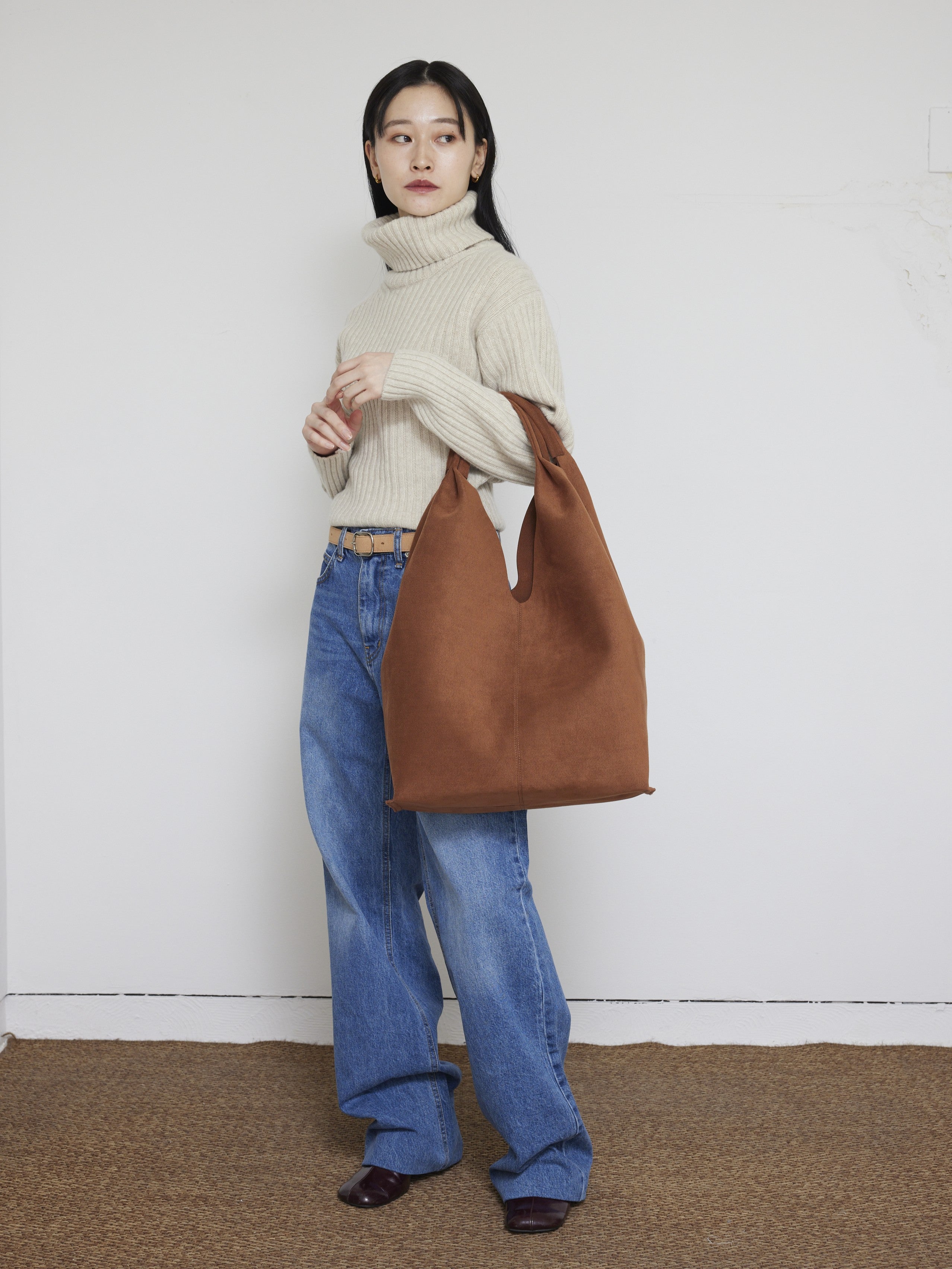 ANORA almond