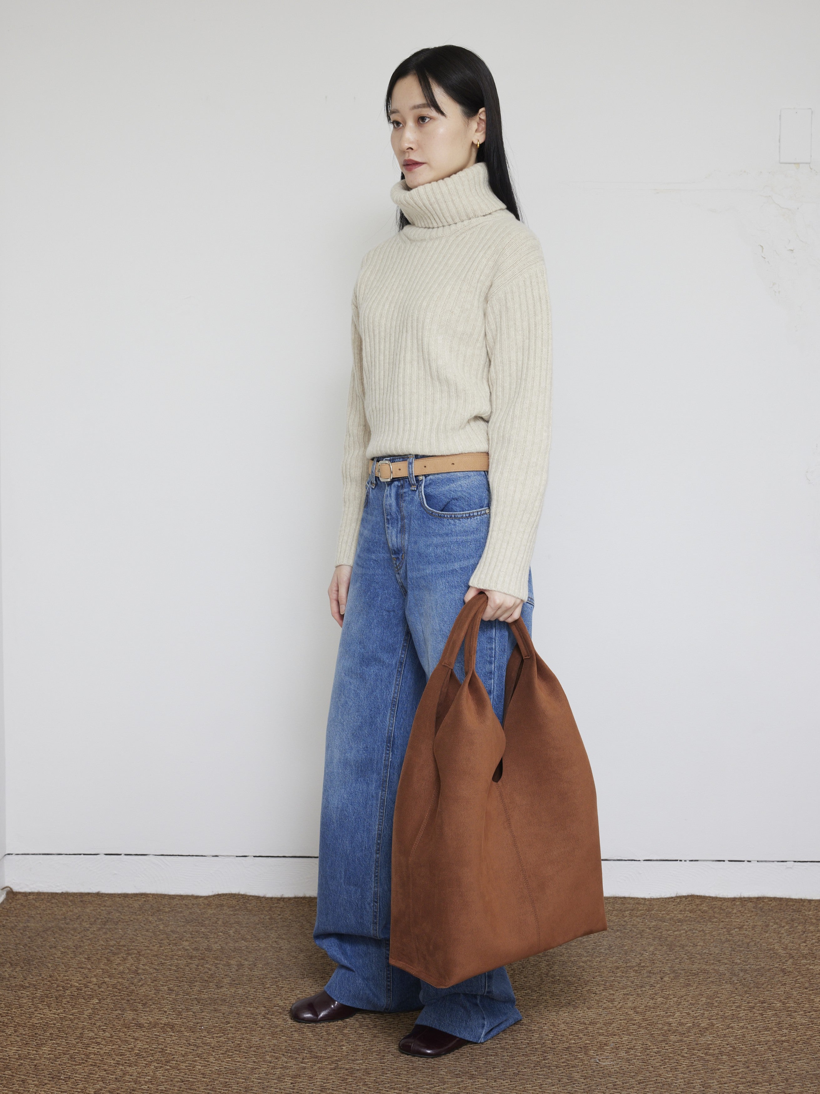 ANORA almond
