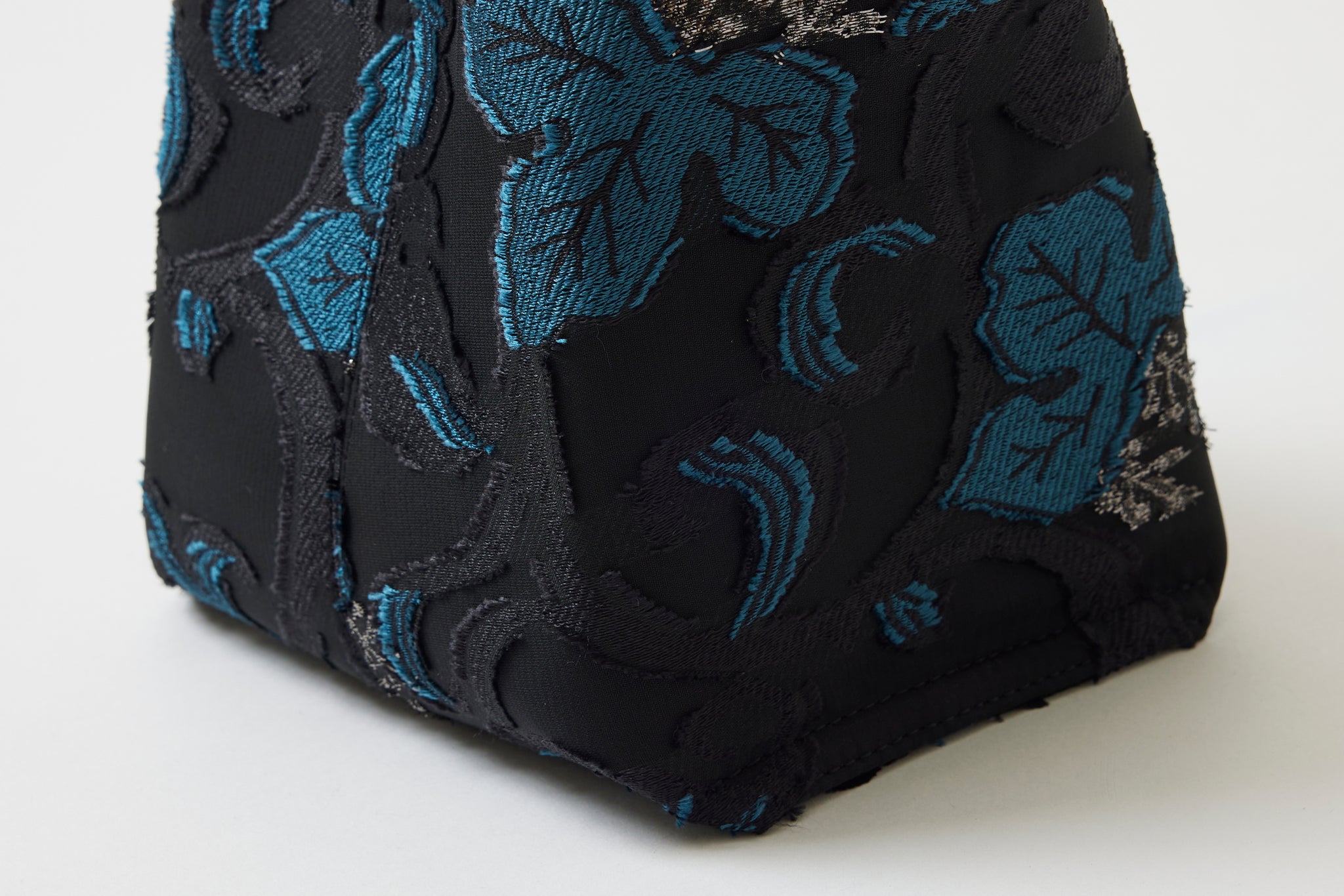 EBONY Collaboration ANNIE -Flower Cut Jacquard- black × blue
