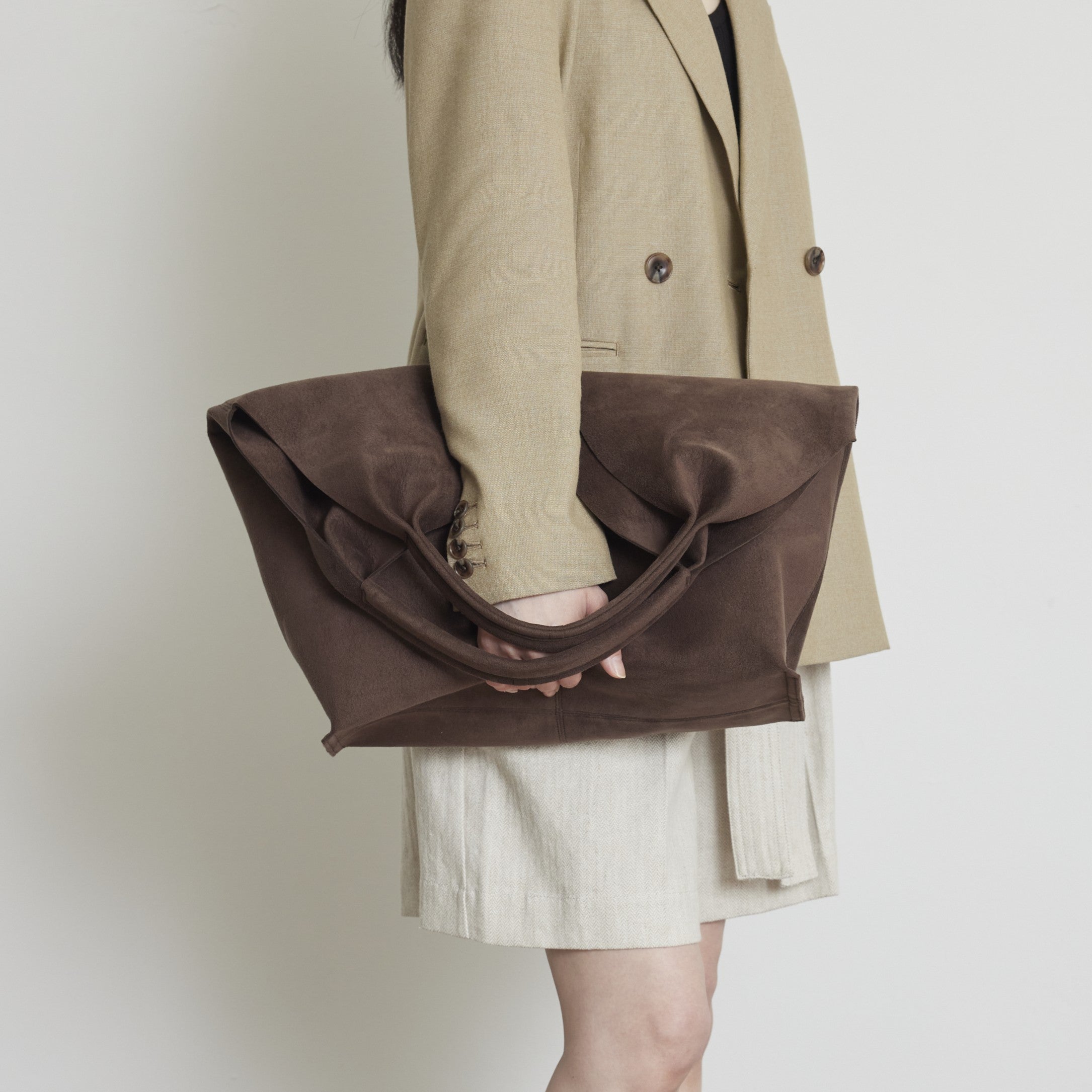 ANORA bottlebrown