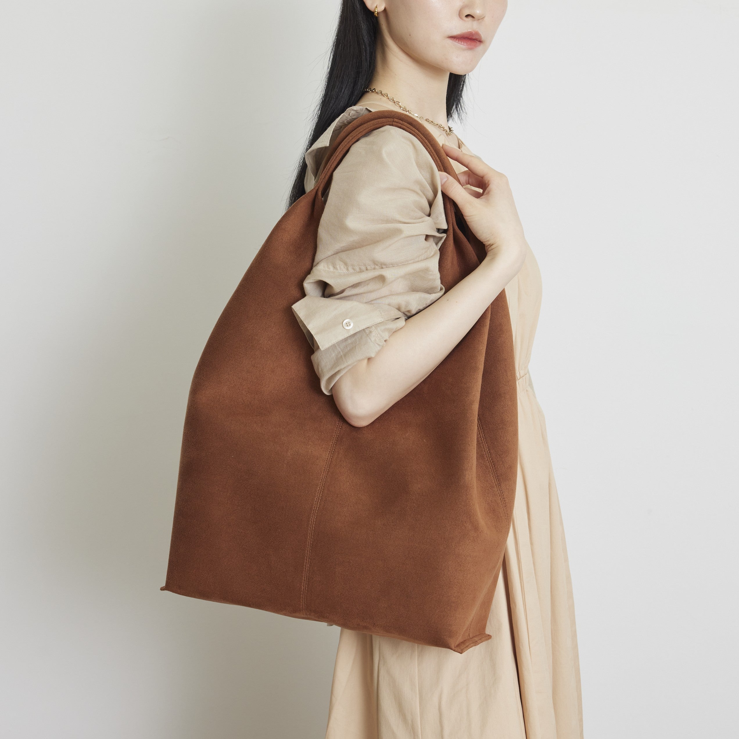 ANORA almond