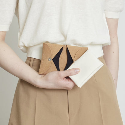 Card case off white
