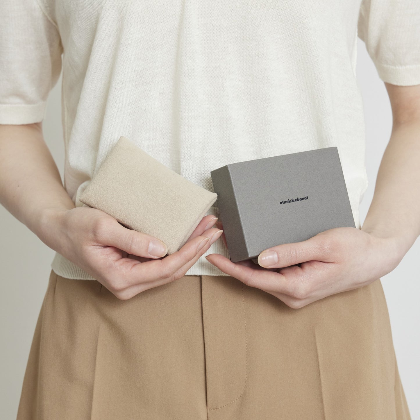 Card case off white