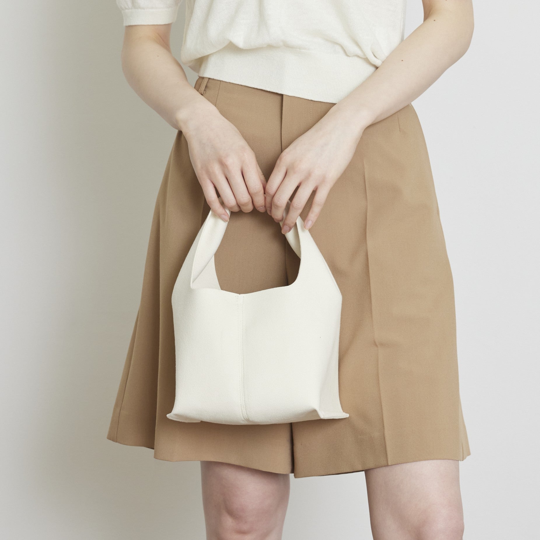 ANIECA バック タック ボーダー プルオーバー　オフホワイト ANNIE off white / アニー ホワイト | otnek&ebanat ( オトネック
