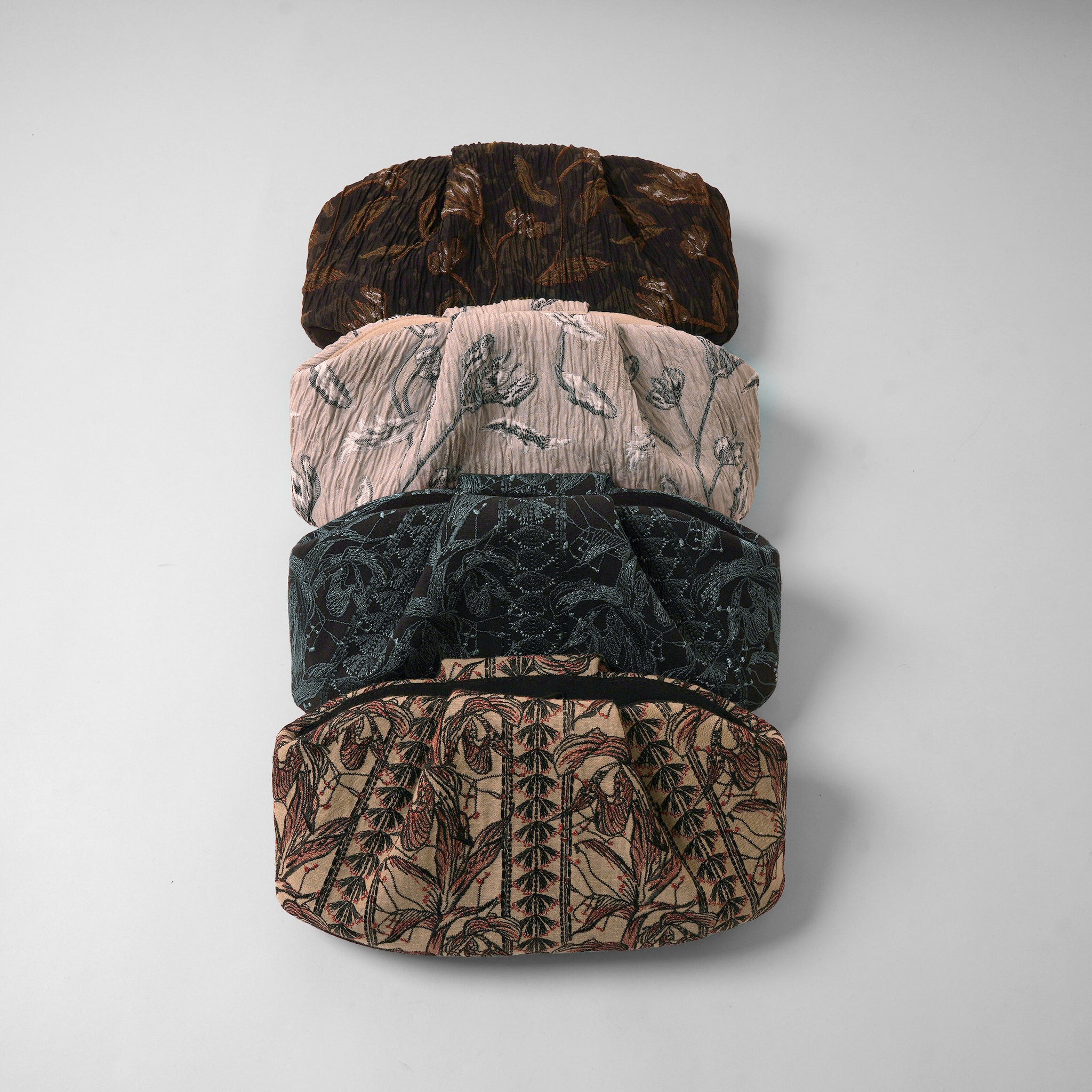 SUNA スモール Flower Embroidery black × blue