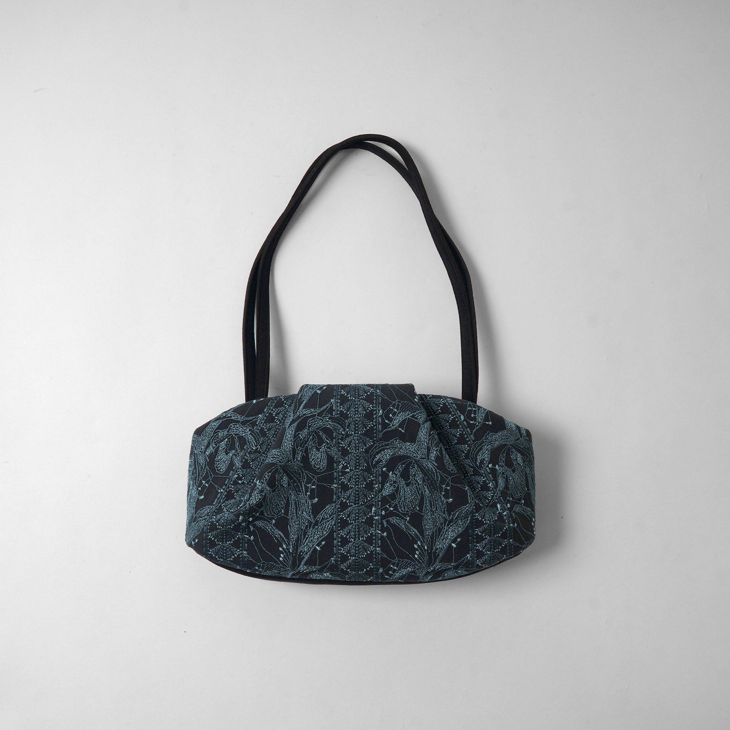 SUNA スモール Flower Embroidery black × blue