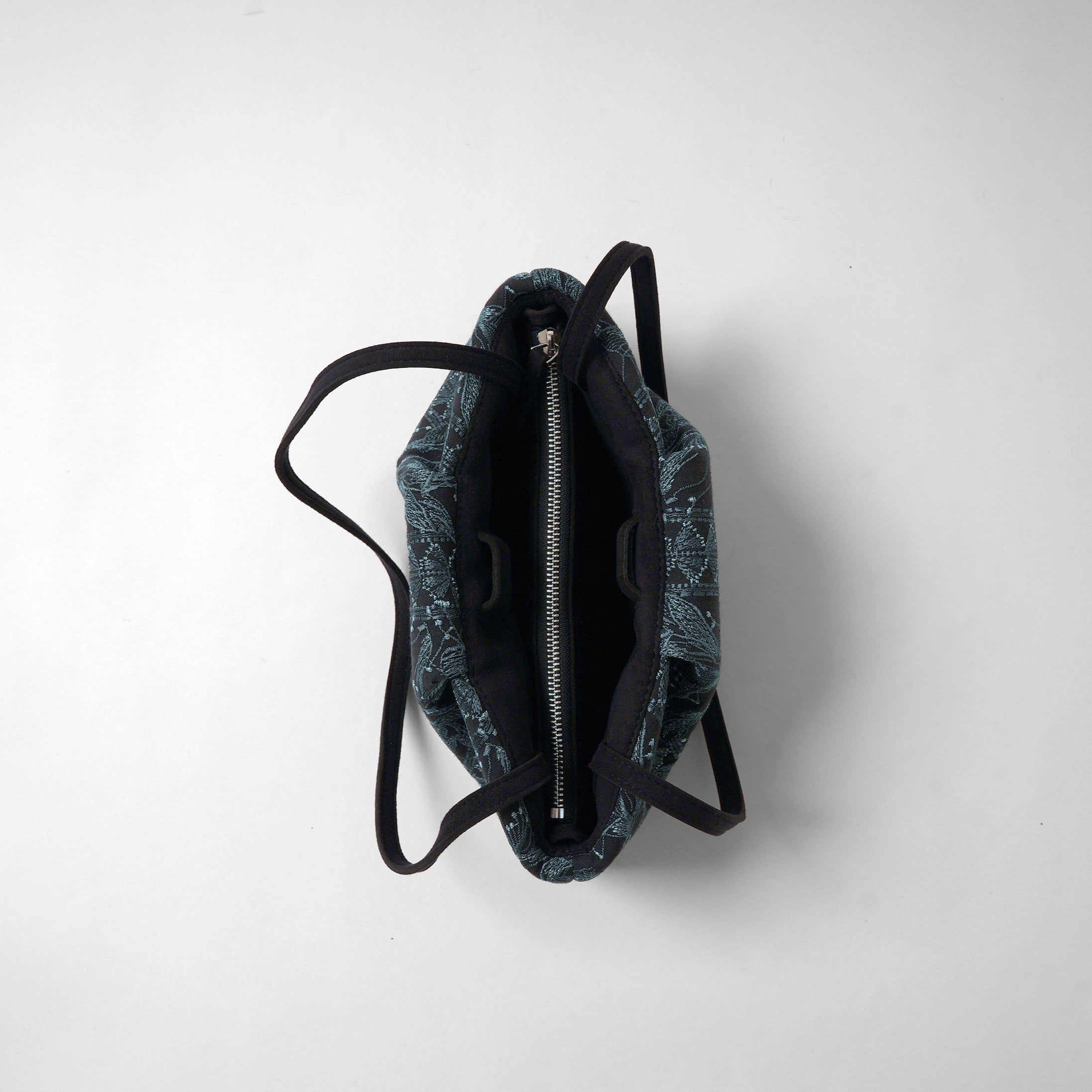 SUNA スモール Flower Embroidery black × blue