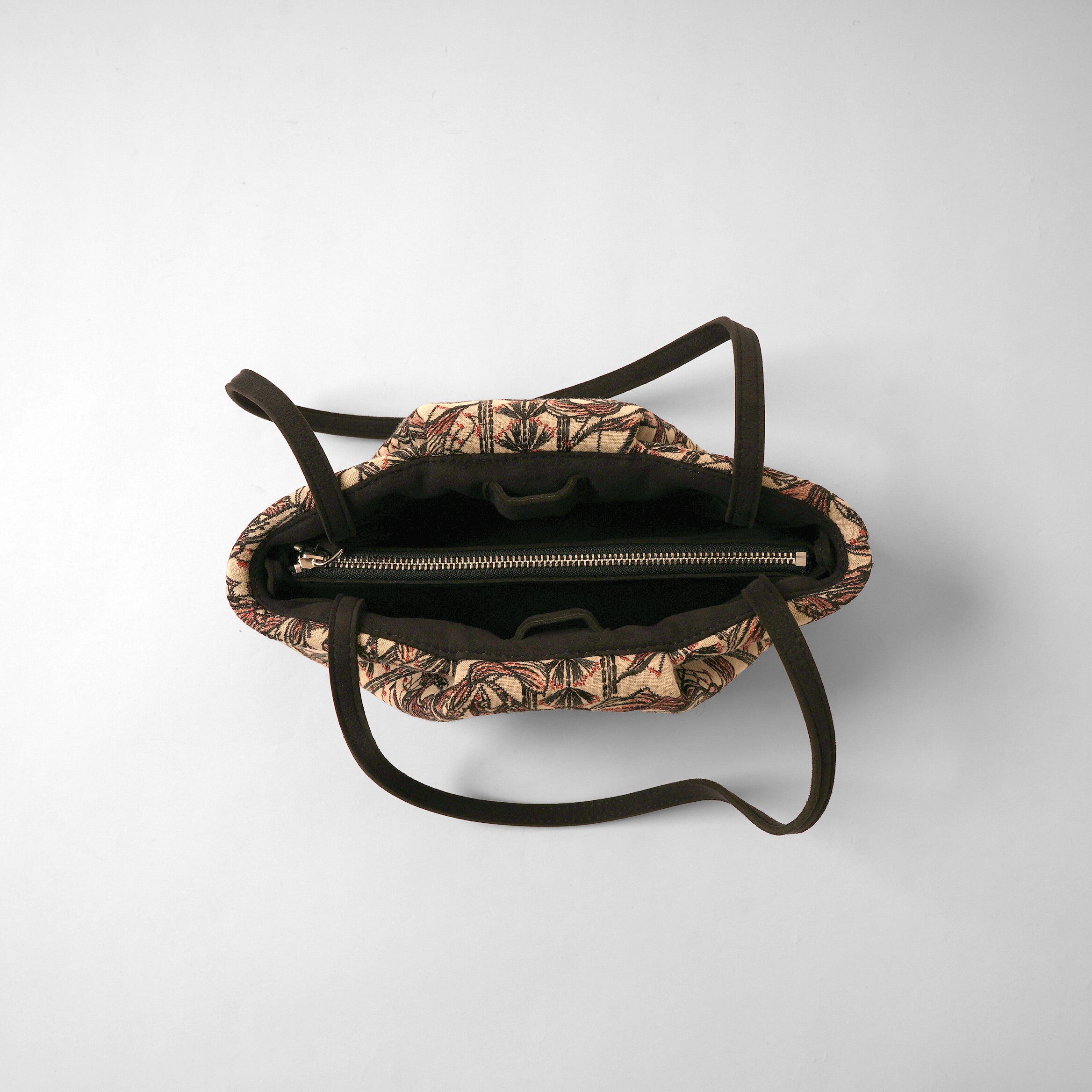 SUNA スモール Flower Embroidery camel × black