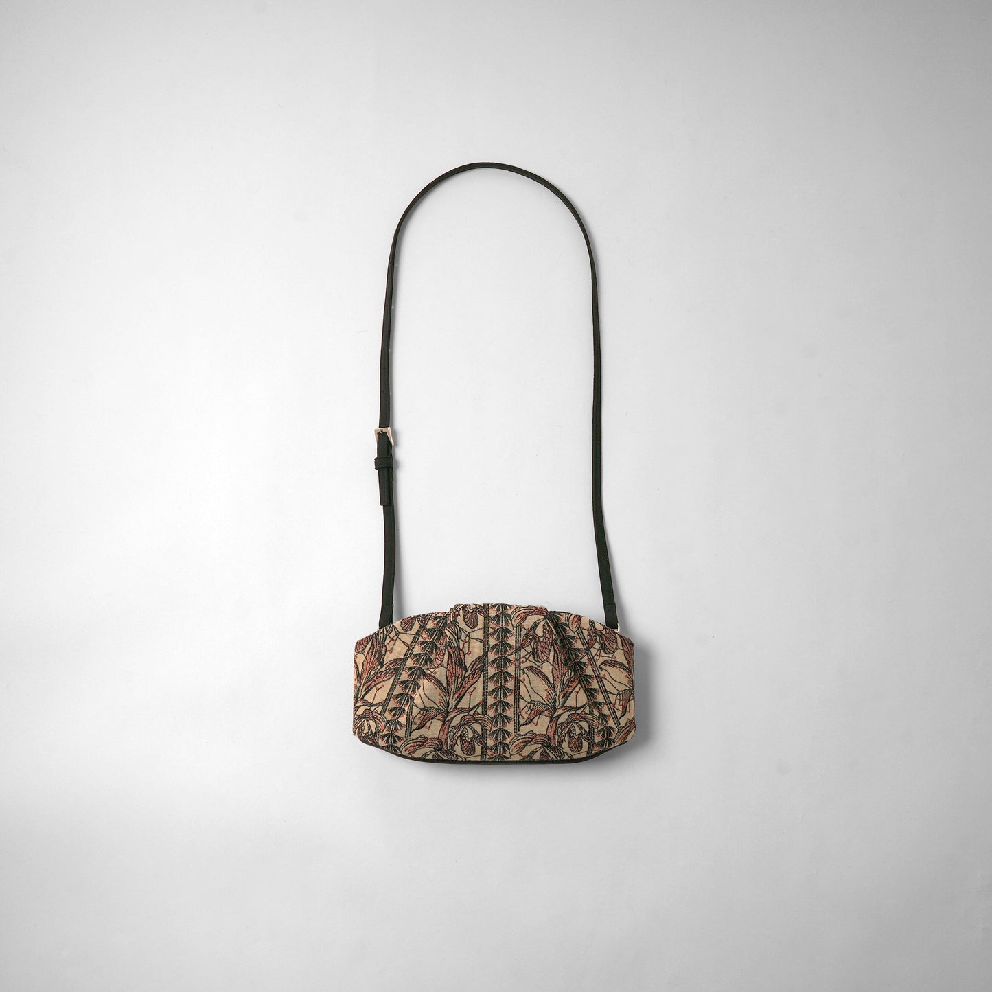 SUNA small Flower Embroidery camel × black