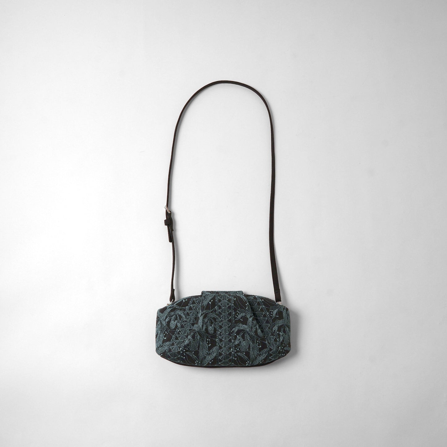 SUNA スモール Flower Embroidery black × blue