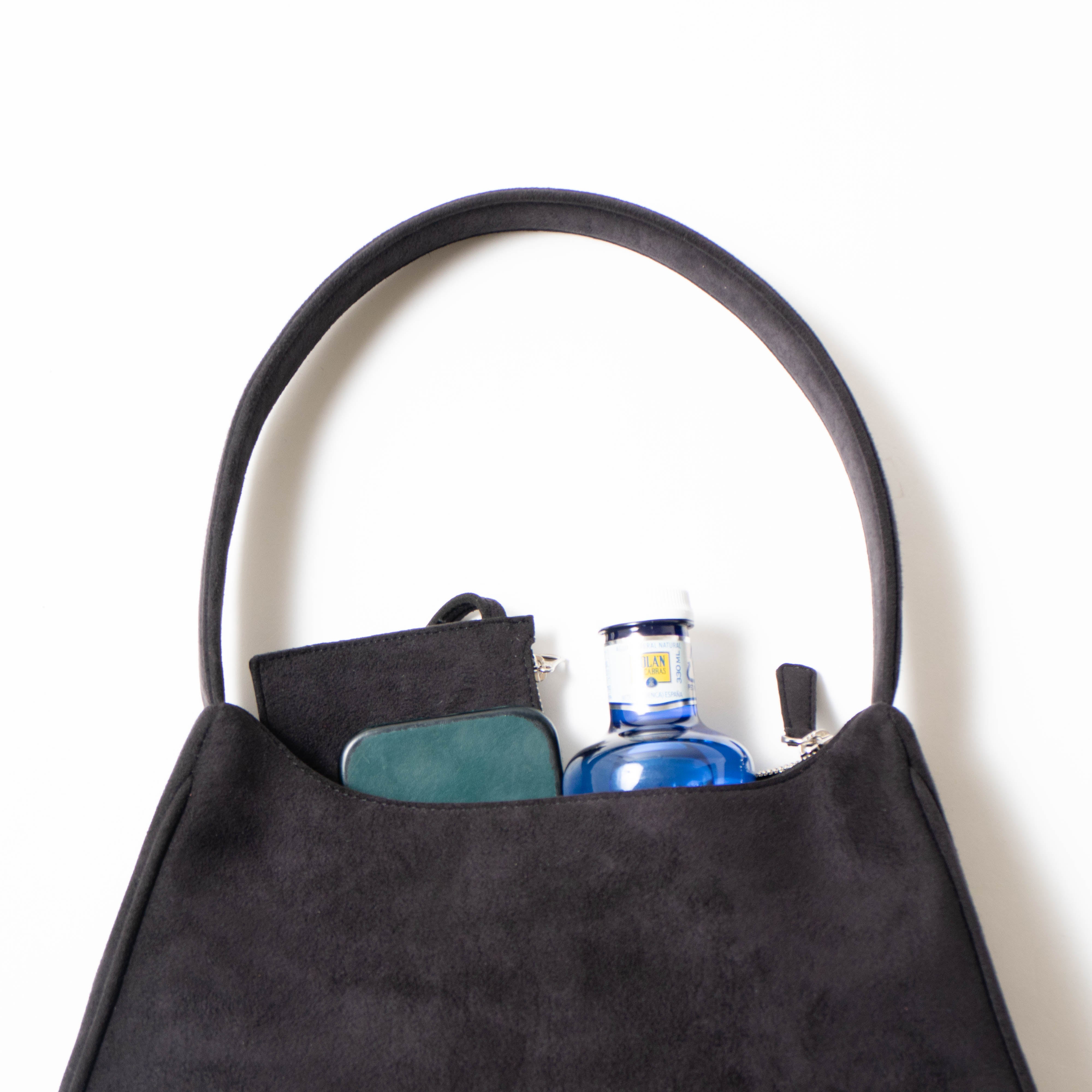 One Shoulder Bag Medium Black / ワンショルダーバッグ【M】ブラック |  otnek&ebanat(オトネック・エバナット) オンラインショップ – otnek&ebanat online store